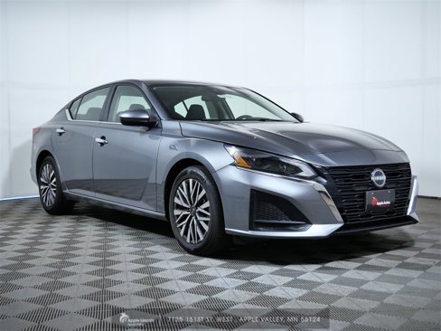 Used 2023 Nissan Altima 2.5 SV image 1