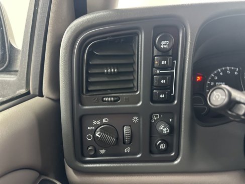 Used 2005 Chevrolet Suburban LT w/ Preferred Equipment Group image 40