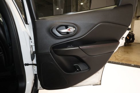 Used 2019 Jeep Cherokee Trailhawk image 19