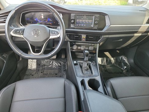 Used 2024 Volkswagen Jetta SE image 4