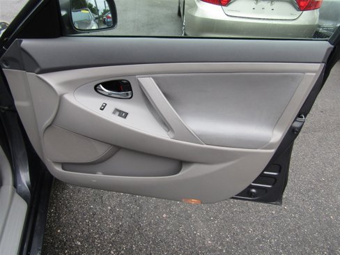 Used 2010 Toyota Camry image 23