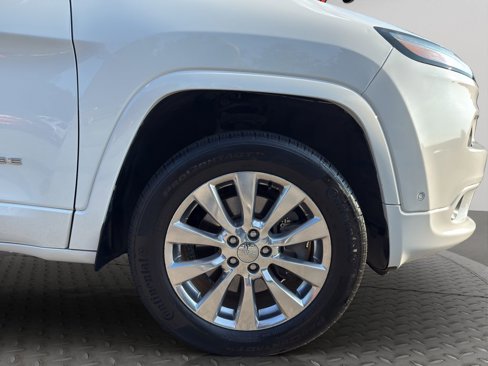 Used 2016 Jeep Cherokee Overland w/ Technology Group image 11
