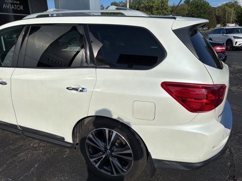 Used 2017 Nissan Pathfinder Platinum image 4