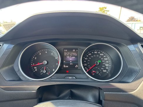 Used 2020 Volkswagen Tiguan SE w/ Panoramic Sunroof Package image 26