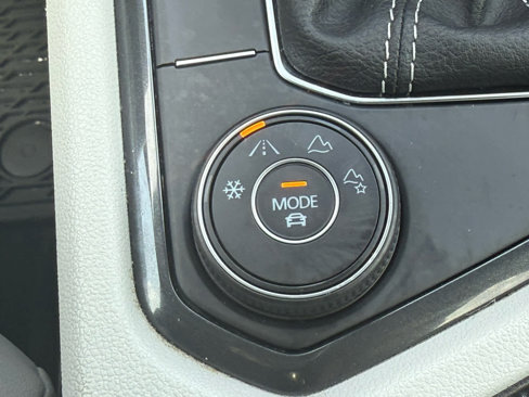 Used 2022 Volkswagen Tiguan SE R-Line image 26