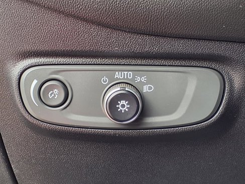 Used 2019 Chevrolet Equinox LT w/ Driver Convenience Package image 18