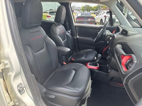 Used 2021 Jeep Renegade Trailhawk w/ Sun & Sound Group image 9