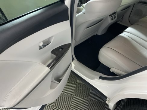 Used 2015 Toyota Venza XLE image 31
