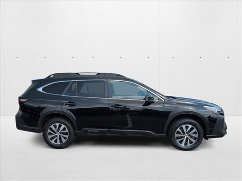 Used 2023 Subaru Outback Premium image 3