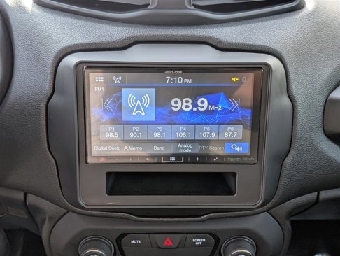 Used 2018 Jeep Renegade Latitude image 26