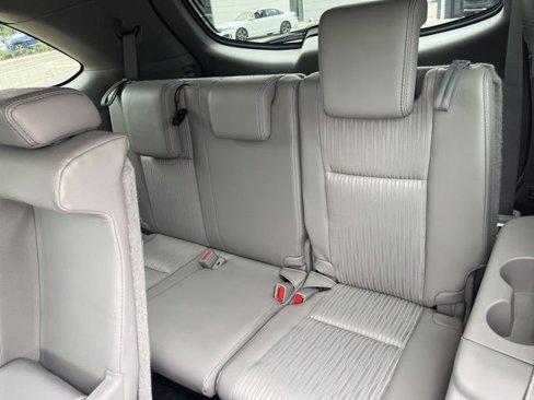 Used 2017 Toyota Highlander LE image 29