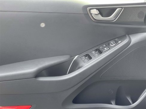 Certified 2022 Hyundai Ioniq SE image 13