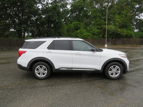 Used 2020 Ford Explorer XLT w/ Comfort Package image 6