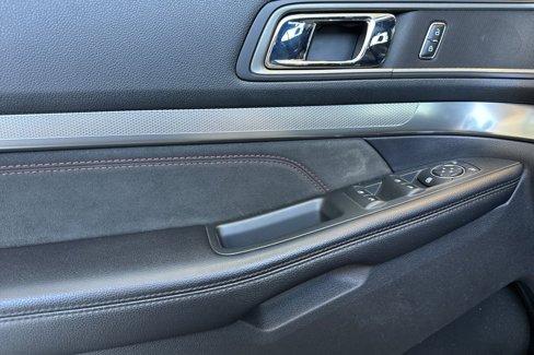 Used 2019 Ford Explorer XLT w/ Equipment Group 202A image 11