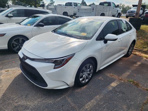 Used 2020 Toyota Corolla LE image 3