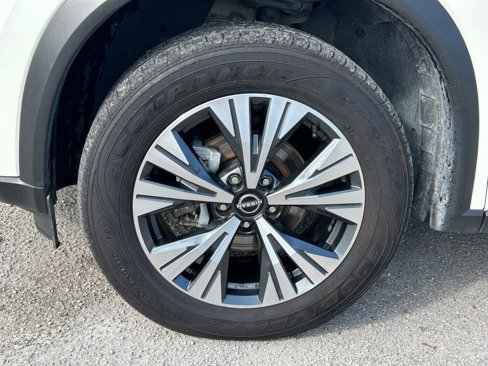 Used 2023 Nissan Rogue SV image 16