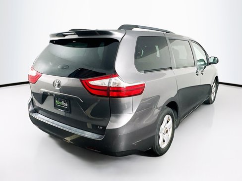 Used 2015 Toyota Sienna LE image 9