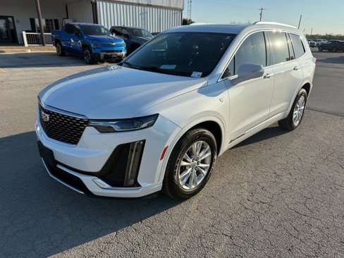 Used 2021 Cadillac XT6 Luxury image 2