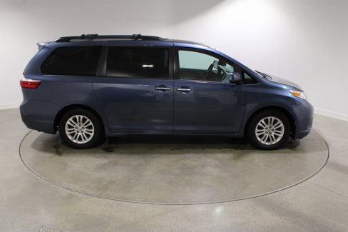Used 2015 Toyota Sienna XLE image 6