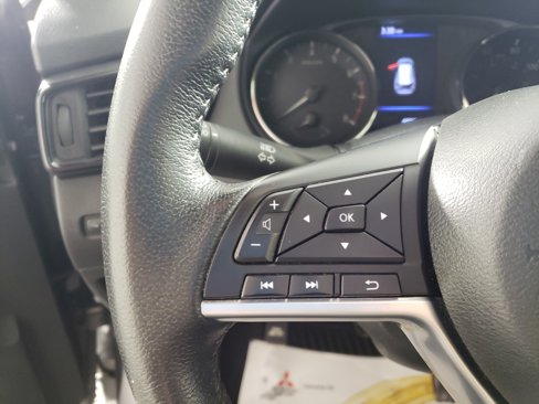Used 2020 Nissan Rogue SV image 17