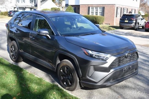 Used 2018 Toyota RAV4 XLE image 4