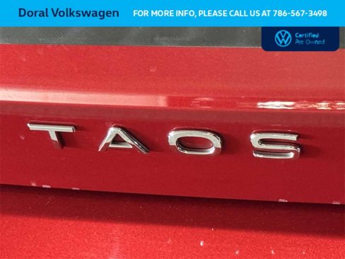 Used 2023 Volkswagen Taos SE w/ Panoramic Sunroof Package image 10