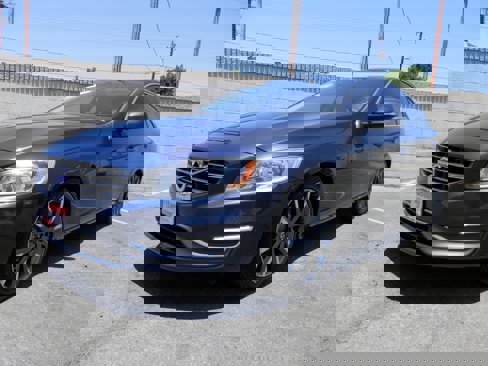 Used 2015 Volvo S60 T5 Premier w/ Convenience Package image 1