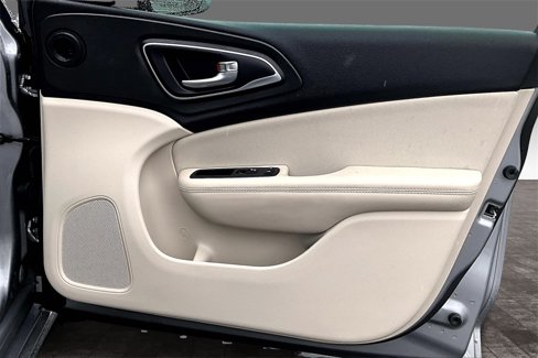 Used 2015 Chrysler 200 Limited image 13
