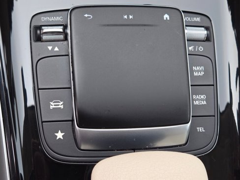 Used 2021 Mercedes-Benz GLB 250 w/ Premium Package image 31