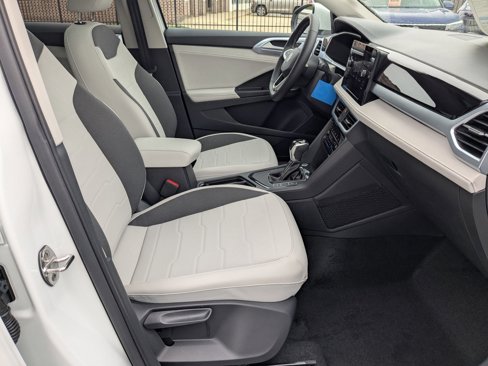 New 2025 Volkswagen Taos SE image 34