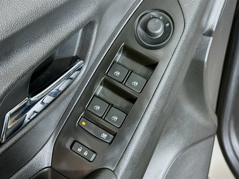 Used 2020 Chevrolet Trax LT w/ LT Convenience Package image 16
