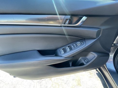 Used 2018 Honda Accord Sport image 14