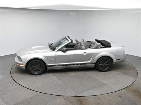 Used 2009 Ford Mustang Convertible image 32
