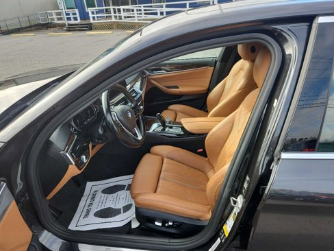 Used 2018 BMW 530i xDrive w/ Premium Package image 9
