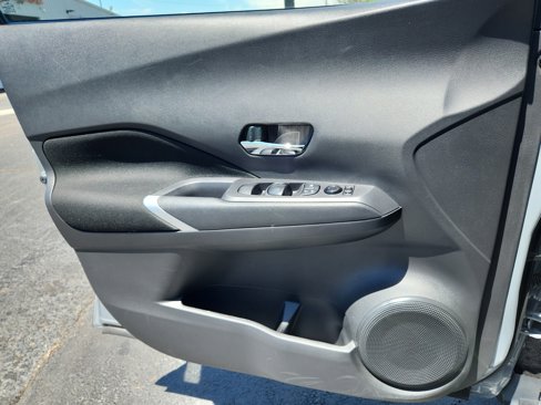 Used 2022 Nissan Kicks SV image 13