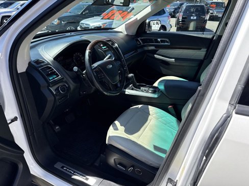 Used 2016 Ford Explorer Platinum image 14