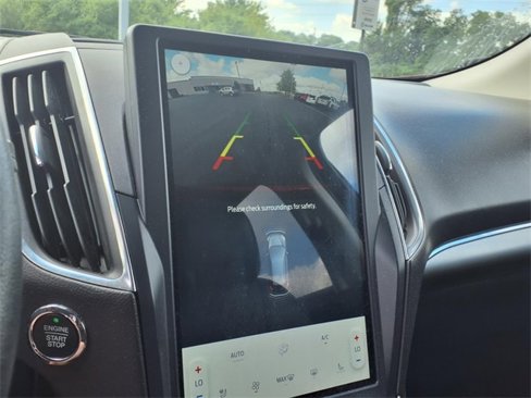 Used 2023 Ford Edge Titanium image 5