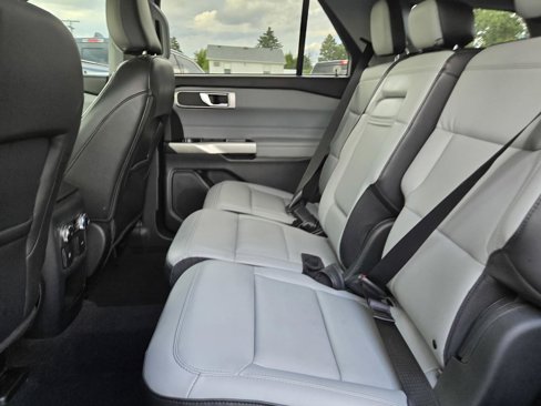 Used 2021 Ford Explorer XLT w/ Equipment Group 202A image 27