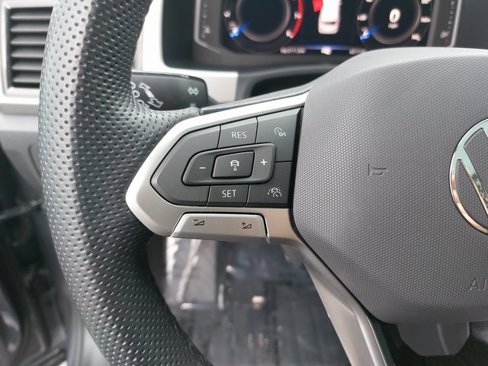 Used 2022 Volkswagen Atlas SEL Premium image 18