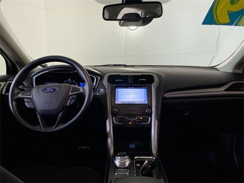 Used 2019 Ford Fusion SE image 10