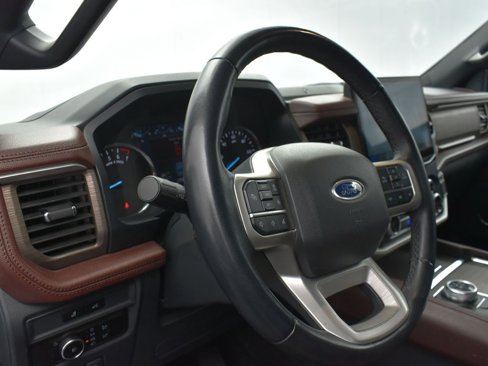 Used 2023 Ford Expedition Limited image 12