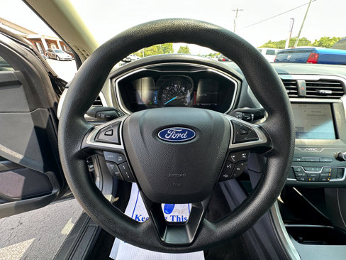 Used 2020 Ford Fusion SE image 12