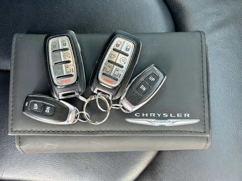 Used 2017 Chrysler Pacifica Touring-L image 20