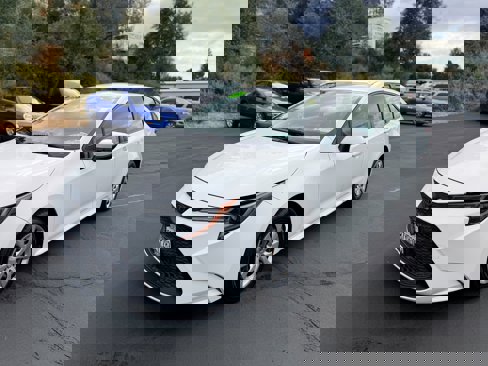 Used 2020 Toyota Corolla LE image 2