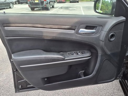Used 2022 Chrysler 300 Touring image 26