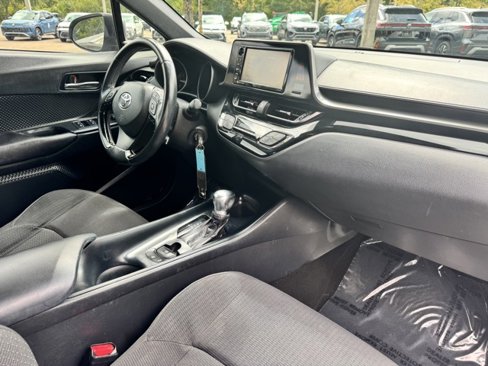 Used 2018 Toyota C-HR XLE image 9
