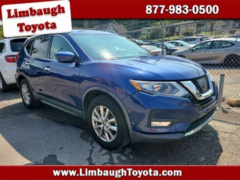 Used 2017 Nissan Rogue SV image 1
