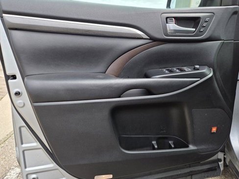 Used 2019 Toyota Highlander Limited Platinum image 21