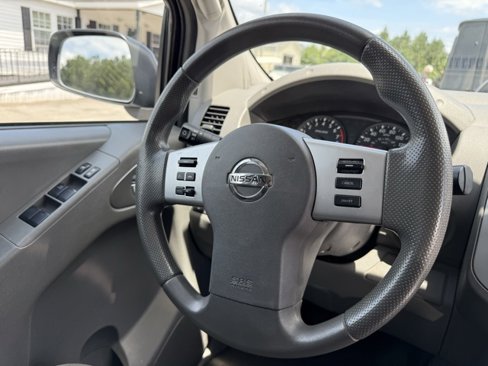 Used 2016 Nissan Frontier SV image 11