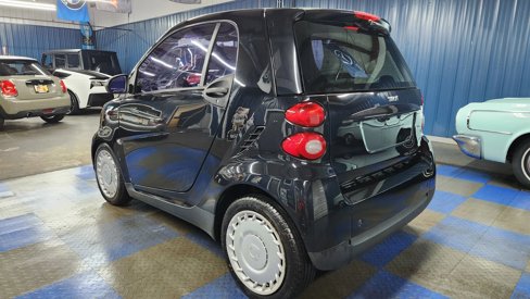 Used 2011 smart fortwo pure image 4